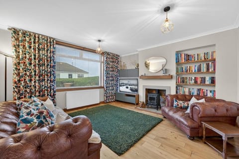 Library, TV and multimedia, Living room, Seating area