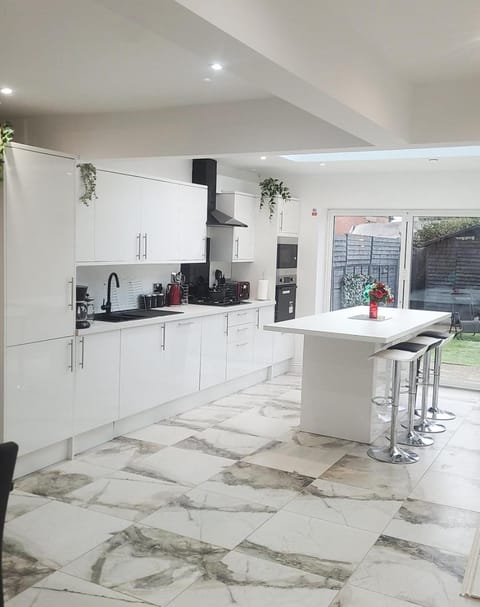 Kitchen or kitchenette, Dining area, dishwasher, toaster
