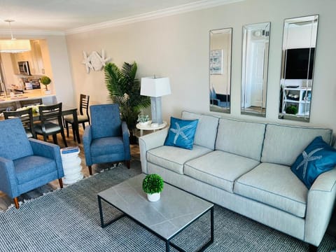 Bahia Vista Top Floor Waterfront Beauty 9-520 House in Isla del Sol