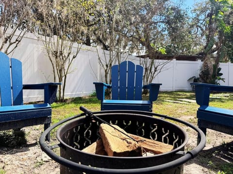 Palm Breeze Getaway Tampa House in Temple Terrace