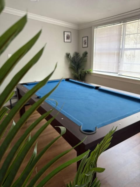 Palm Breeze Getaway Tampa House in Temple Terrace