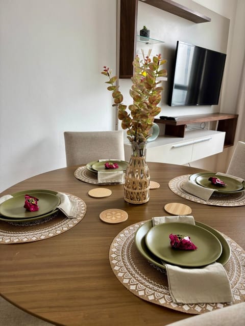 TV and multimedia, Food and drinks, Dining area, Food