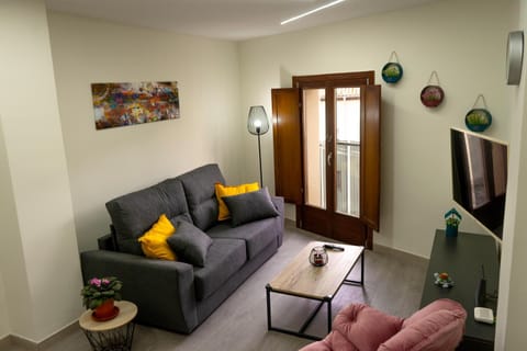 Communal lounge/ TV room, TV and multimedia, Living room, Seating area