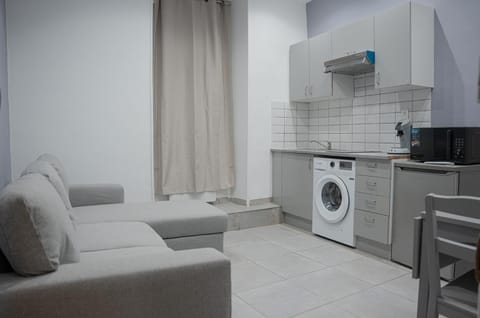 Kitchen or kitchenette, Living room, minibar, stove, washing machine