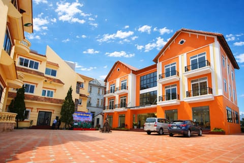 Property building, Day