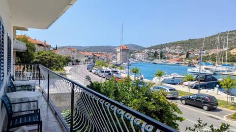 Nearby landmark, Day, Neighbourhood, Natural landscape, Activities, View (from property/room), Balcony/Terrace, Mountain view, Sea view, Street view, Location, Parking
