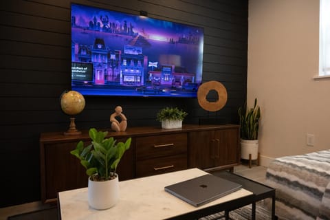 Communal lounge/ TV room, TV and multimedia