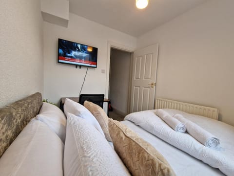 Nice Living Serviced Accommodations Leicester 2 House in Leicester