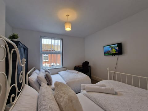 Nice Living Serviced Accommodations Leicester 2 House in Leicester