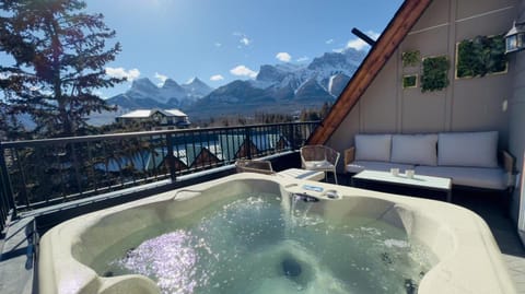 Natural landscape, Hot Spring Bath, Hot Tub, Hot Tub, View (from property/room), Balcony/Terrace, Balcony/Terrace, Mountain view