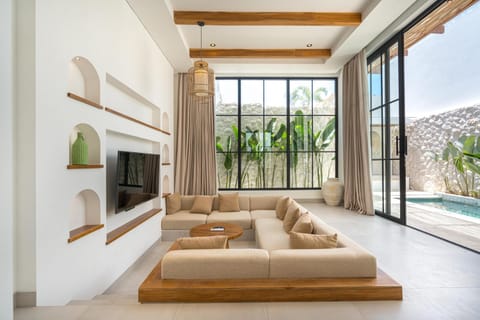 TV and multimedia, Living room, Seating area, Pool view