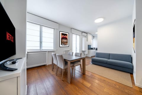 TV and multimedia, Living room, Seating area, Dining area