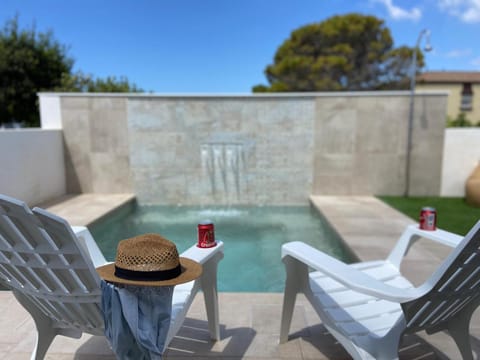Pool view, Swimming pool, sunbed