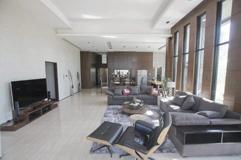 Communal lounge/ TV room, TV and multimedia, Living room, Seating area