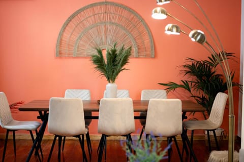 Seating area, Dining area