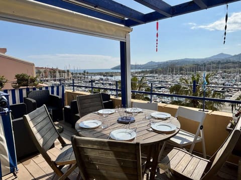 View (from property/room), Balcony/Terrace, Dining area