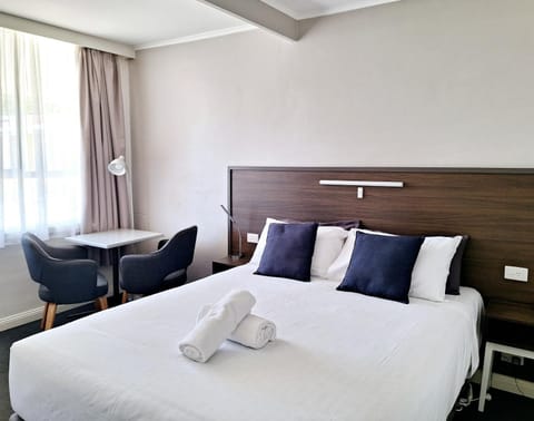 Bed, Seating area, Bedroom