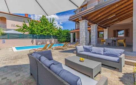 Property building, Patio, Balcony/Terrace, Seating area, Pool view, Swimming pool, sunbed