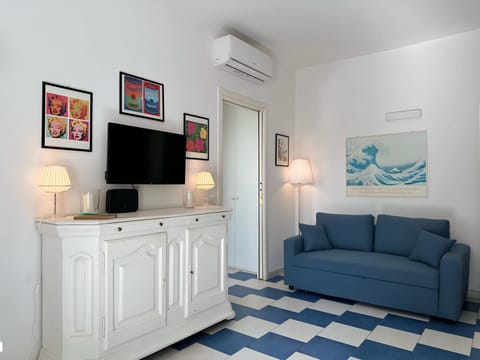 TV and multimedia, Living room, air conditioner
