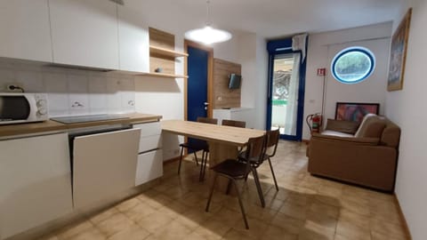 Dining area, kitchen