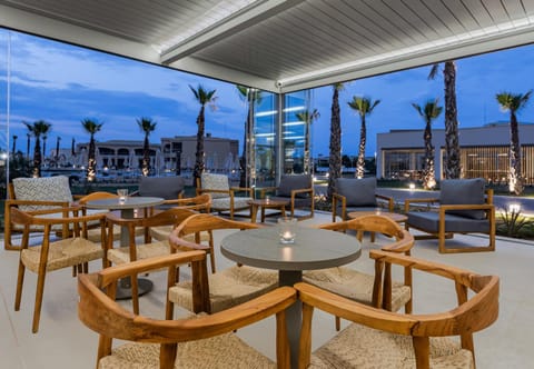 Restaurant/places to eat, Lounge or bar, Seating area