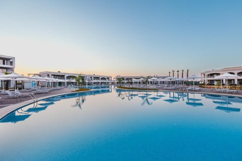 Property building, Pool view, Swimming pool, Swimming pool