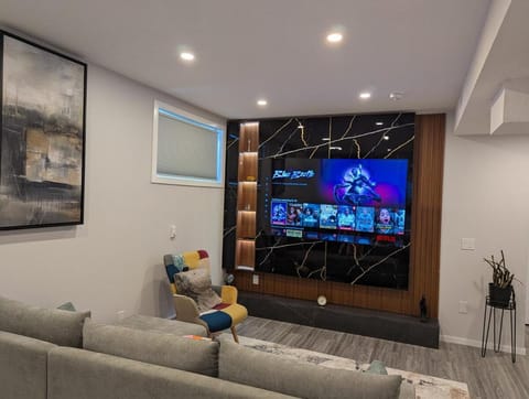 TV and multimedia, Living room, Evening entertainment