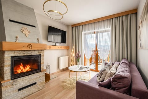 TV and multimedia, Living room, Seating area, fireplace