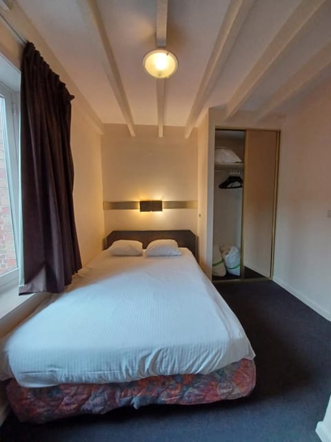 Bed, Bedroom, wardrobe