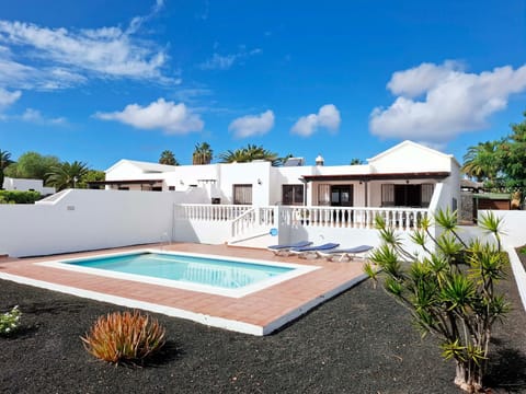 Patio, Garden, Balcony/Terrace, Garden view, Pool view, Swimming pool, sunbed