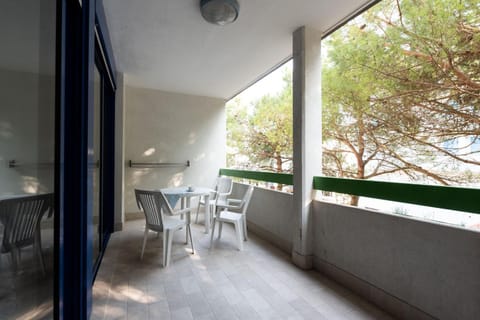 View (from property/room), Balcony/Terrace, Seating area, furniture