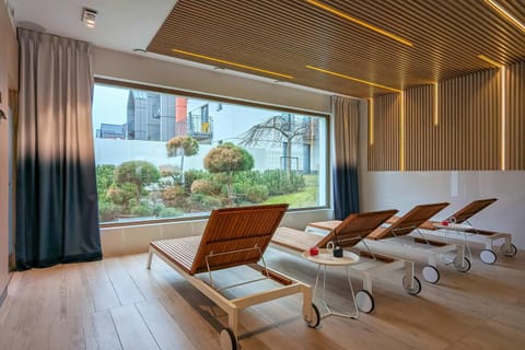 Seating area, sunbed