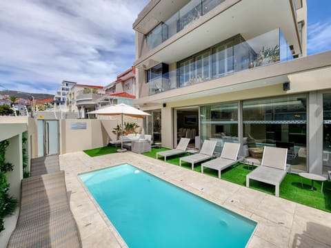 Bantry Bay Seaside Villa 5 minutes from the sea Villa in Sea Point