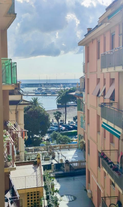 Day, Neighbourhood, Natural landscape, City view, Sea view, Location