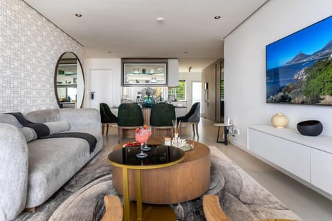 Bantry Alanda - Modern Apt in Bantry Bay with views Apartment in Sea Point