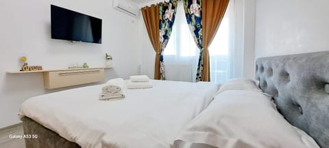 Bed, Bedroom, storage, towels, air conditioner