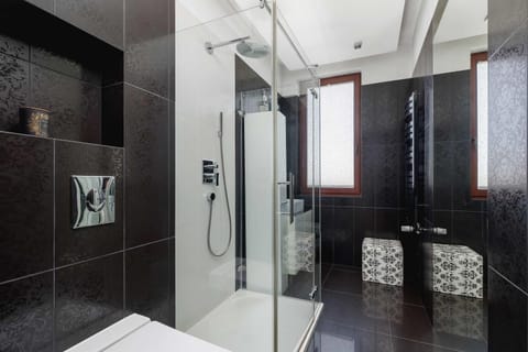 Shower, Bathroom, towels