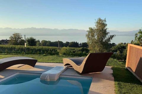 Appart avec piscine chauffée et plage 5 min Apartment in Canton of Vaud