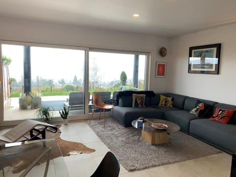 Appart avec piscine chauffée et plage 5 min Apartment in Canton of Vaud