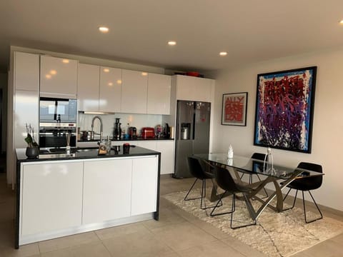 Appart avec piscine chauffée et plage 5 min Apartment in Canton of Vaud