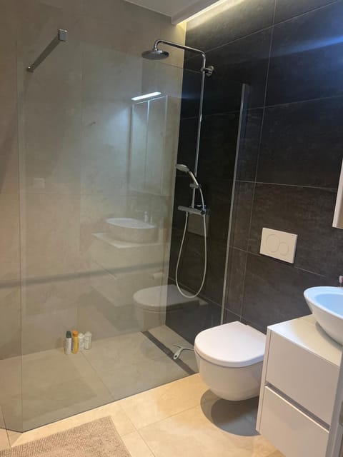 Appart avec piscine chauffée et plage 5 min Apartment in Canton of Vaud