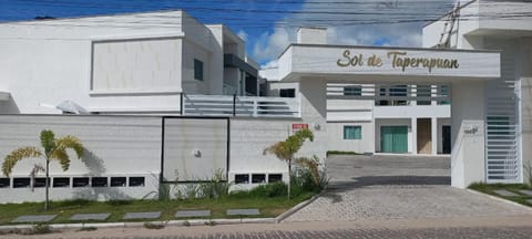 Property building, Facade/entrance, Day
