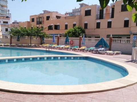 Property building, Swimming pool, sunbed