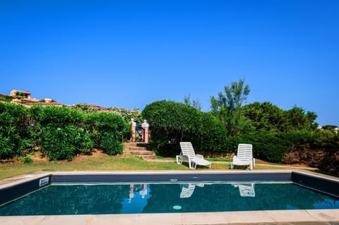 Villa Agosto - Piscina privata Villa in Punta de su Torrione