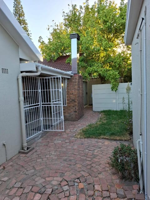 Chez Yves 2 Vacation rental in Cape Town