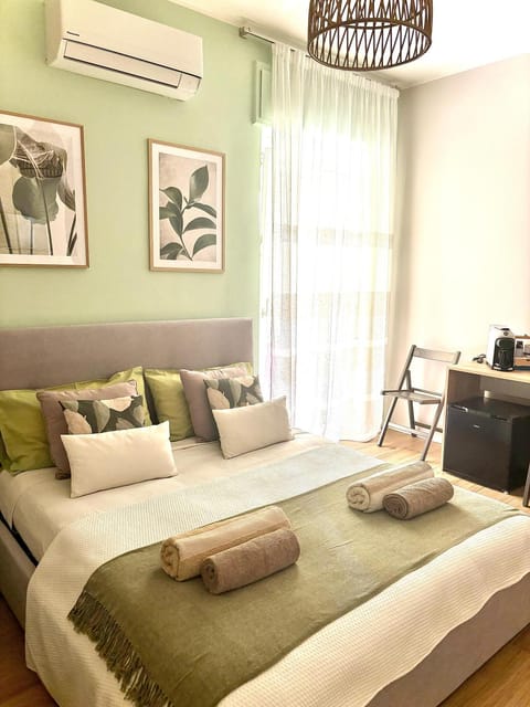 Bed, Other, Bedroom, towels, air conditioner