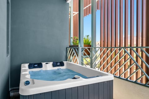 Summer, Hot Tub, Balcony/Terrace