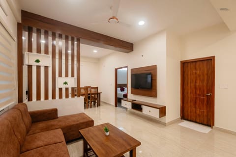 Facade/entrance, TV and multimedia, Living room, Seating area