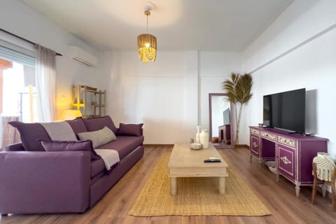 Communal lounge/ TV room, TV and multimedia, Living room, Seating area, Evening entertainment