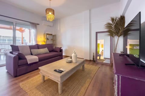 Communal lounge/ TV room, TV and multimedia, Living room, Seating area, Evening entertainment